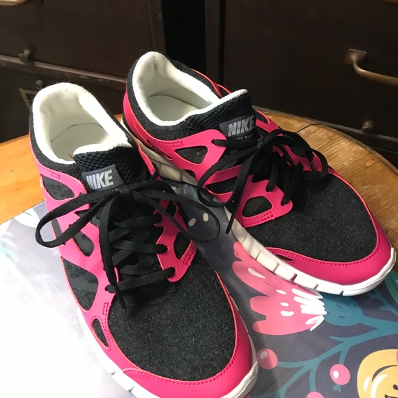 Nike Shoes - Nike Pink & Black Athletic Shoes 9.5